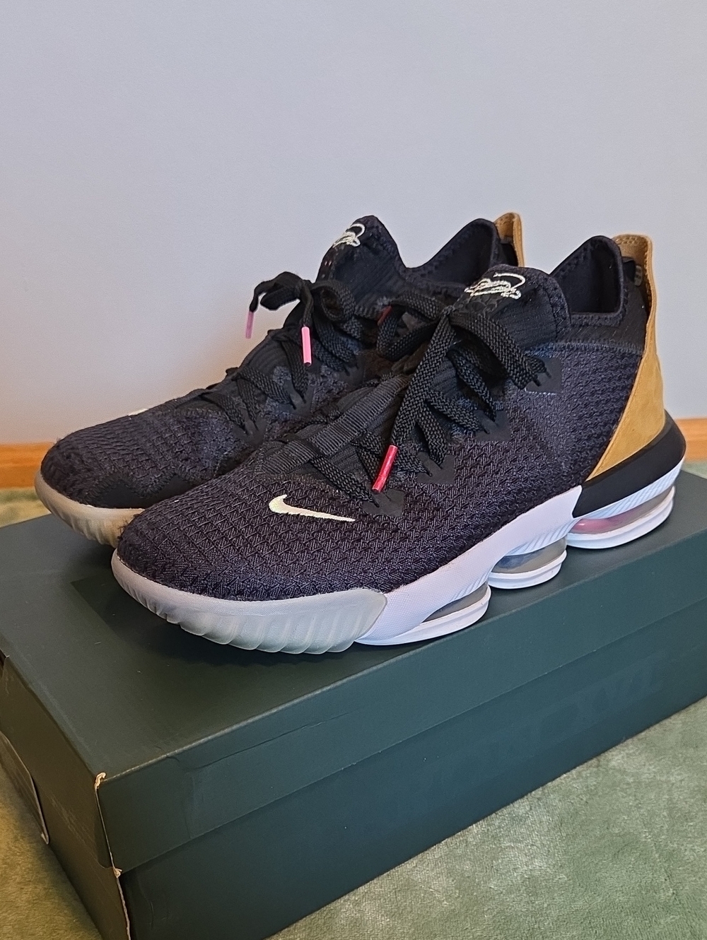 NIKE LeBron 16 Low "Soundtrack"